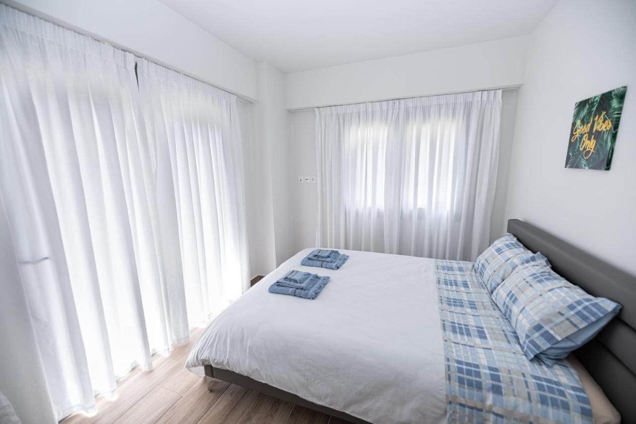 Design Apartment With Swimming Pool Near The Beach Athena Bagian luar foto